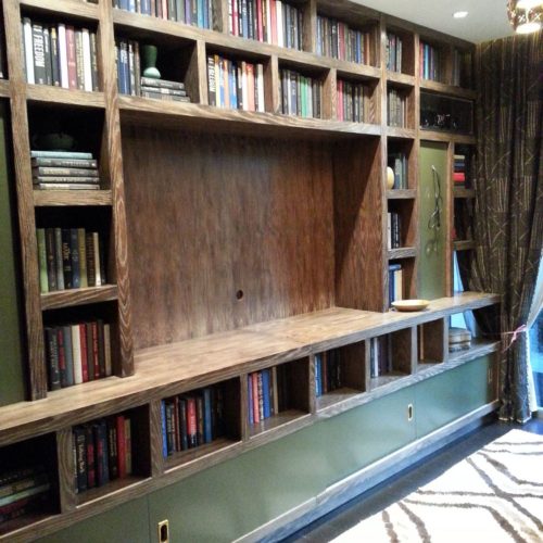 A room with many books on the shelves